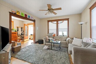 1117 Foster St in Evanston, IL - Foto de edificio - Building Photo