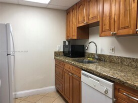 14301 N Kendall Dr in Miami, FL - Building Photo