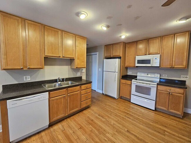 5225 N Ashland Ave in Chicago, IL - Building Photo - Building Photo