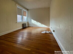 1800 Commonwealth Ave, Unit 33 in Boston, MA - Building Photo - Building Photo
