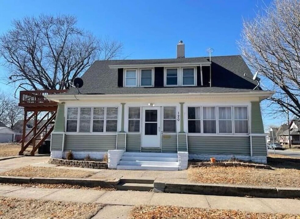 120 N 9th St in Council Bluffs, IA - Building Photo