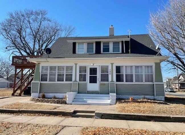 property at 120 N 9th St