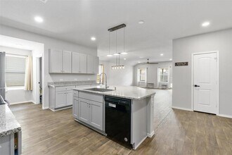 6021 Roderick Dr in Austin, TX - Building Photo - Building Photo