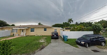 6595 SW 33rd St in Miami, FL - Building Photo - Building Photo