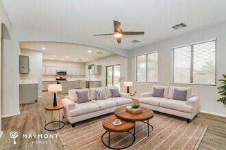 44265 Roth Rd in Maricopa, AZ - Foto de edificio - Building Photo