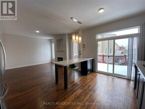 120 Spring Farm Rd in Aurora, ON - Building Photo - Building Photo