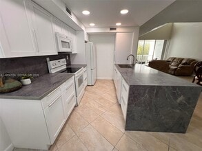 4878 NW 97th Pl in Doral, FL - Building Photo - Building Photo