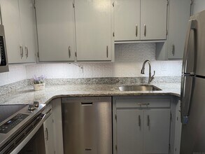 127 Black Point Rd in East Lyme, CT - Building Photo - Building Photo