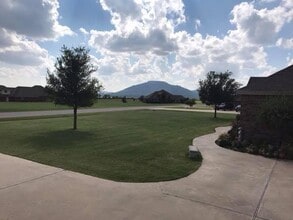 1088 Gray Hawk Dr in Lawton, OK - Building Photo - Building Photo