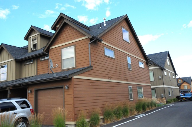 Fairhaven Townhomes in Redmond, OR - Building Photo - Building Photo