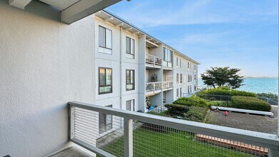4 Captain Dr in Emeryville, CA - Building Photo - Building Photo