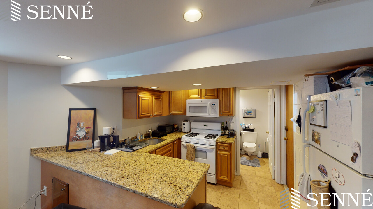 9 Ashton Pl, Unit B in Cambridge, MA - Building Photo