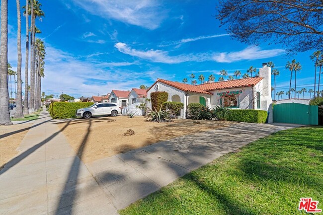 5606 S Rimpau Blvd in Los Angeles, CA - Building Photo - Building Photo