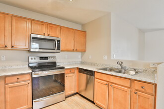 17420 W Calavar Rd in Surprise, AZ - Foto de edificio - Building Photo