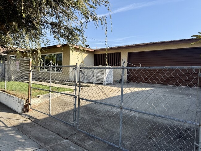 14512 San Jose Ave in Paramount, CA - Building Photo - Building Photo