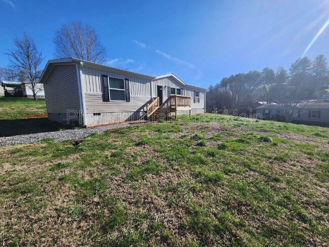 102 Indian Camp Branch Rd in Weaverville, NC - Building Photo - Building Photo