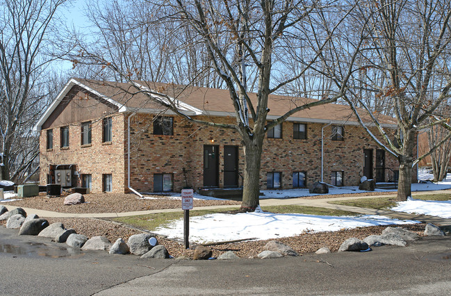 1848-1862 Coolidge Ct in Northfield, MN - Foto de edificio - Building Photo