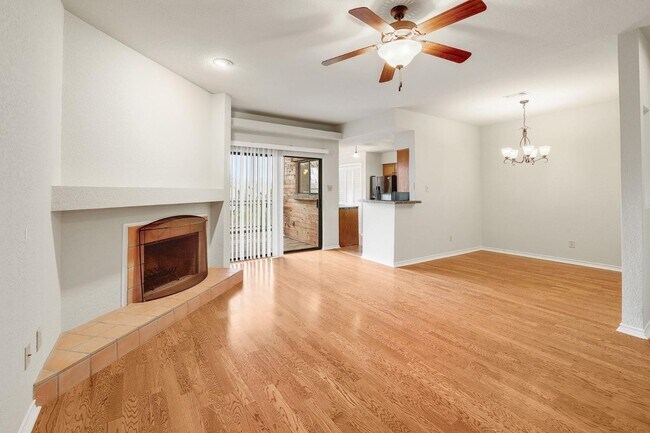 8200 Neely Dr in Austin, TX - Foto de edificio - Building Photo