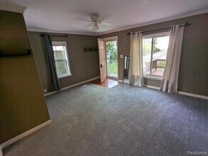 2305 Hester Ct in Keego Harbor, MI - Building Photo - Building Photo