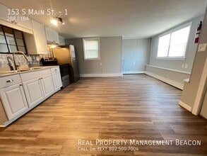 153 S Main St in Hartford, VT - Building Photo - Building Photo