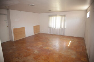 22715 Sherman Way in West Hills, CA - Building Photo - Building Photo