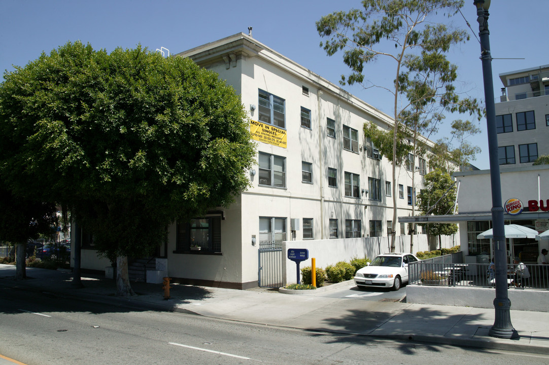 Lorraine in Long Beach, CA - Building Photo