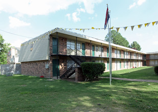 East Raines Road Apartments in Memphis, TN - Building Photo - Building Photo