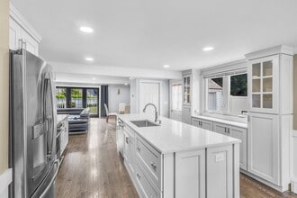 4 Oakridge Ave in Natick, MA - Building Photo - Building Photo