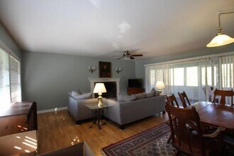 438 Carriage Dr NE in Atlanta, GA - Building Photo - Building Photo