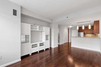 1425 Locust St, Unit 9E in Philadelphia, PA - Foto de edificio - Building Photo