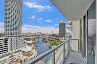 185 SW 7th St, Unit 1600 in Miami, FL - Building Photo - Building Photo