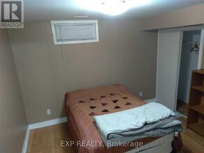 3690 Ellengale Dr in Mississauga, ON - Building Photo - Building Photo