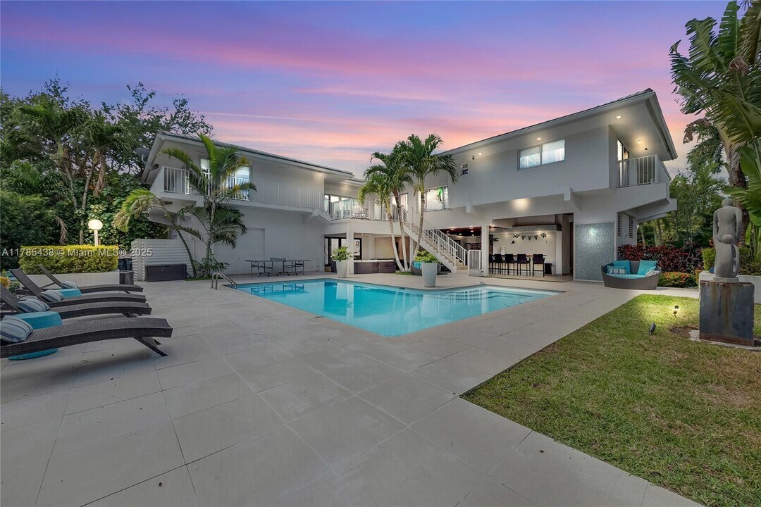695 Bella Vista Ave in Coral Gables, FL - Building Photo