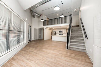 Canal Overlook Apartments in Indianapolis, IN - Building Photo - Interior Photo