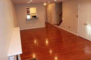 227 Katie Ct in Falls Church, VA - Building Photo