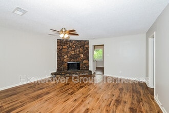 6370 Kinston Park Dr in Memphis, TN - Building Photo - Building Photo