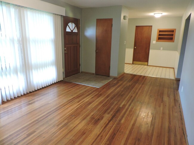 1526 W 2nd St in Cedar Falls, IA - Building Photo - Building Photo