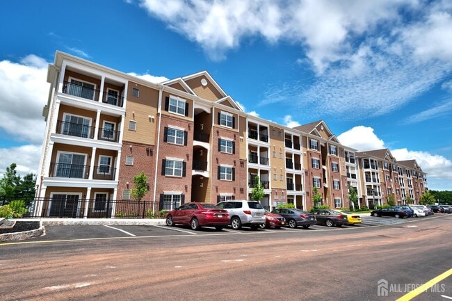842 Strassle Wy in South Plainfield, NJ - Foto de edificio - Building Photo