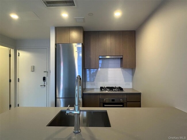 131-02B 40th Rd, Unit 7O in Queens, NY - Foto de edificio - Building Photo