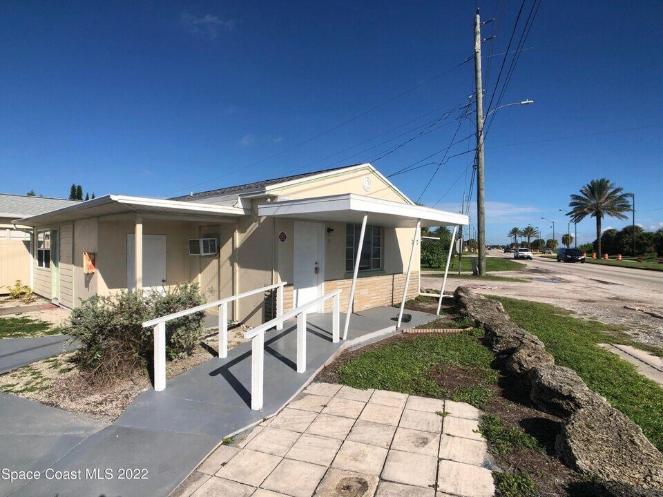 3670 Dixie Hwy NE in Palm Bay, FL - Building Photo