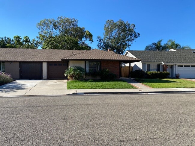 949 Woodlake Dr in Encinitas, CA - Building Photo - Building Photo