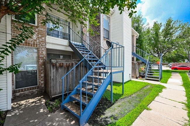 property at 3900 Woodchase Dr