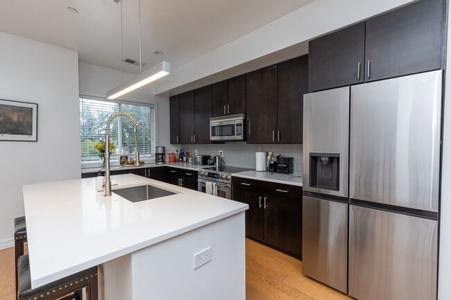 1038 Otis St NE in Washington, DC - Building Photo - Building Photo