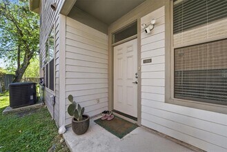 1201 Grove Blvd, Unit 1304 in Austin, TX - Foto de edificio - Building Photo