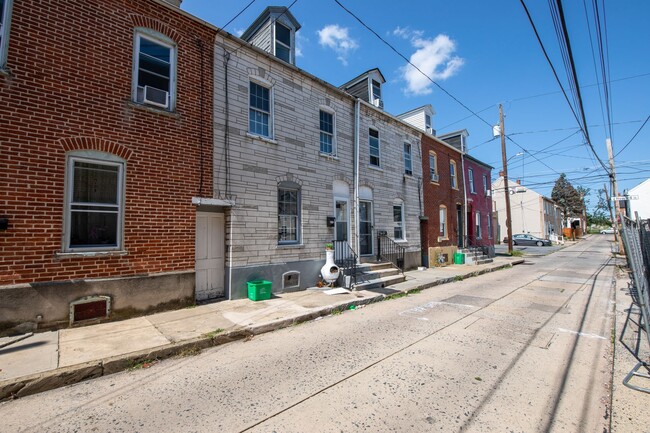 214 N Howard St in Allentown, PA - Building Photo - Building Photo