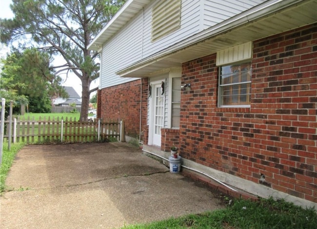 51 Granada Dr in Kenner, LA - Building Photo - Building Photo
