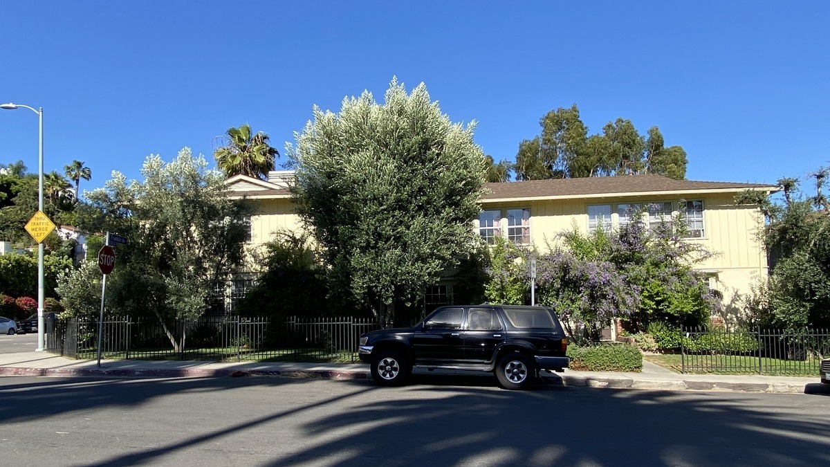 1856 N Kingsley Dr in Los Angeles, CA - Building Photo