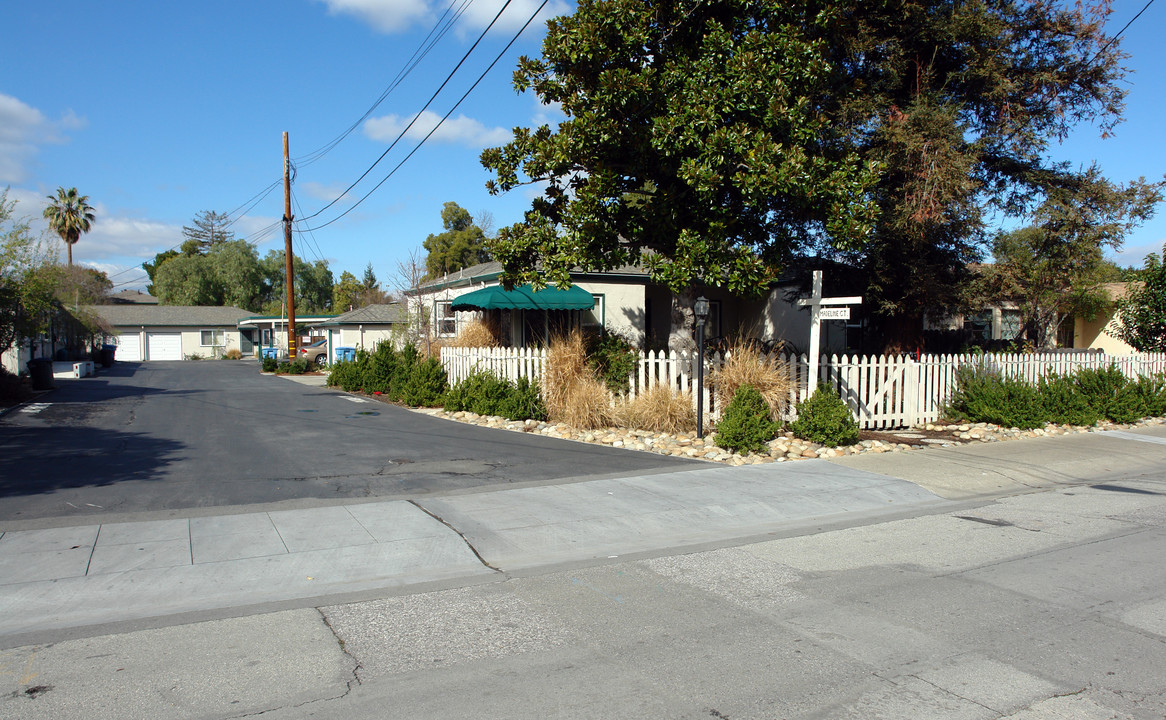 400 Curtner Ave in Palo Alto, CA - Building Photo