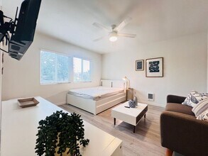 5525 Harold Way in Los Angeles, CA - Building Photo - Building Photo