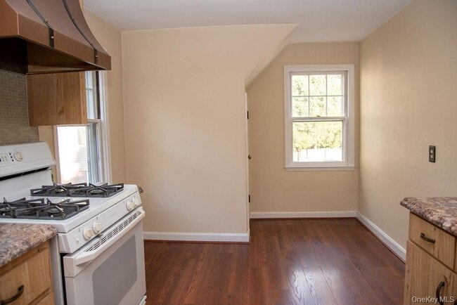 14 Hovenkamp Ave in Nanuet, NY - Building Photo - Building Photo